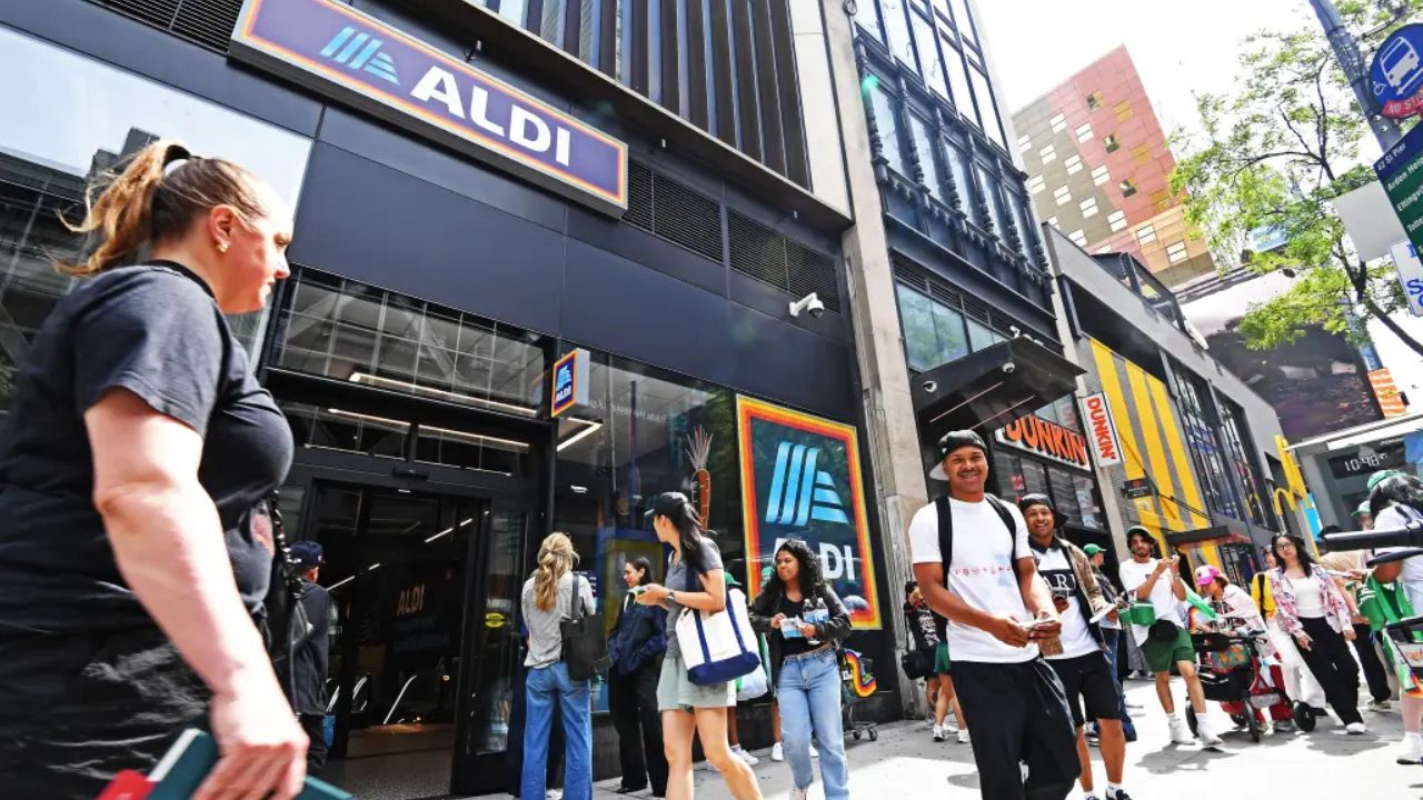 Aldi Opens First Midtown Manhattan Store and Hundreds of New Yorkers Queue Up for Hours