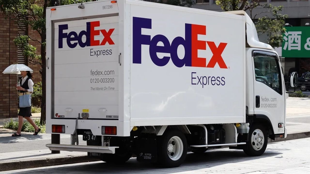 FedEx Driver Accused of Stealing $31,000 in Apple Products During South Florida Deliveries