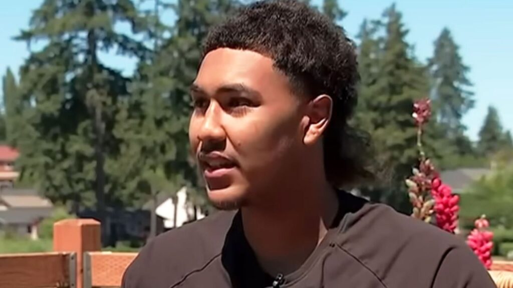 Washington Teen Survives Terrifying 30-Minute Bear Standoff After Trying Unexpected Tactic