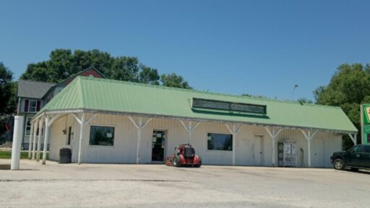 After Three Decades, Rippey's Only Gas Station Is Shutting Down — Here's What's Replacing It