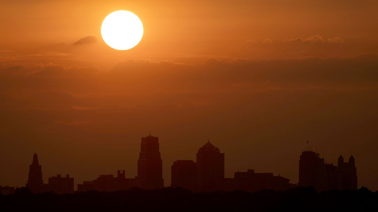 Dangerous Heat Is Coming for Kansas — Temperatures Could Hit 102°F Next Week and Forecasters Say the Worst Is Still Ahead