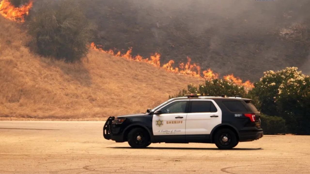 Fast-Moving Pointe Fire Forces Evacuation Warnings in Santa Clarita as Flames Threaten Homes and School