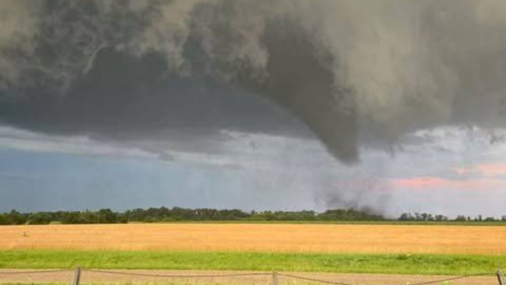 Illinois Town Placed Under Tornado Warning as Storm Cluster Unleashes 60 MPH Winds Across the Region