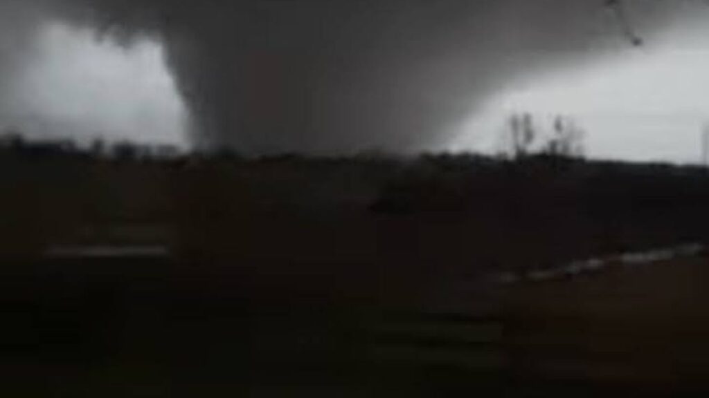 Kentucky Residents Told to Prepare Now — Dangerous Heat, Tornadoes, and Flash Floods All Threatening the Region at Once
