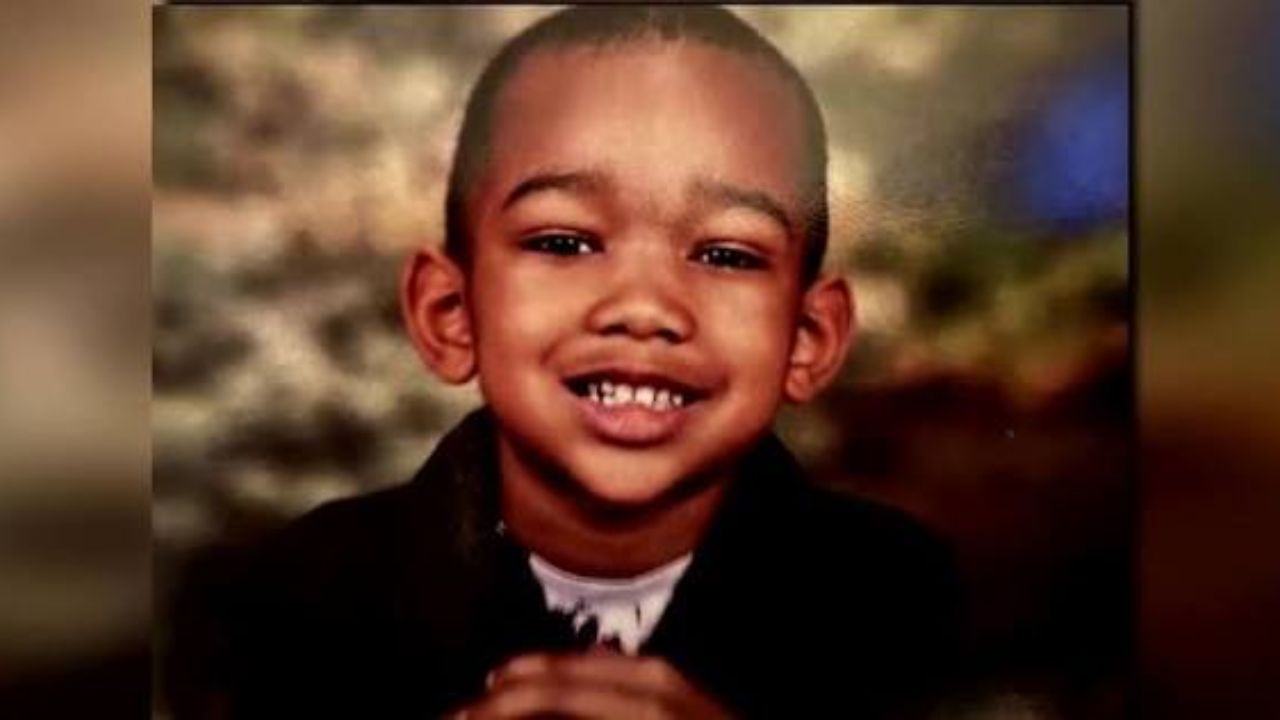 Lifeguard Was Reportedly Eating While 30 Kids Swam Alone — Now a 6-Year-Old Is Fighting for His Life