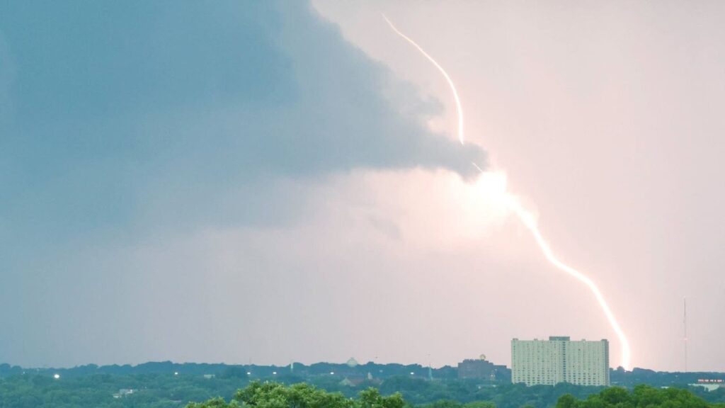 Minnesota Officials Warn of Severe Storm Threat Sunday as Damaging Winds Track Toward Twin Cities Metro