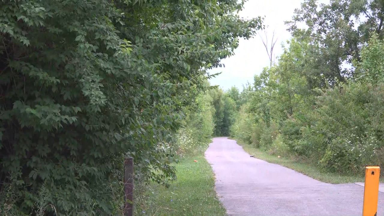 Newborn Found Abandoned Near Indianapolis Trail, Police Urgently Search for Mother