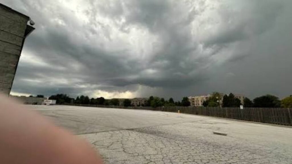 Orland Park Left in the Dark: Over 7,000 Without Power as Officials Warn Worse May Be Coming