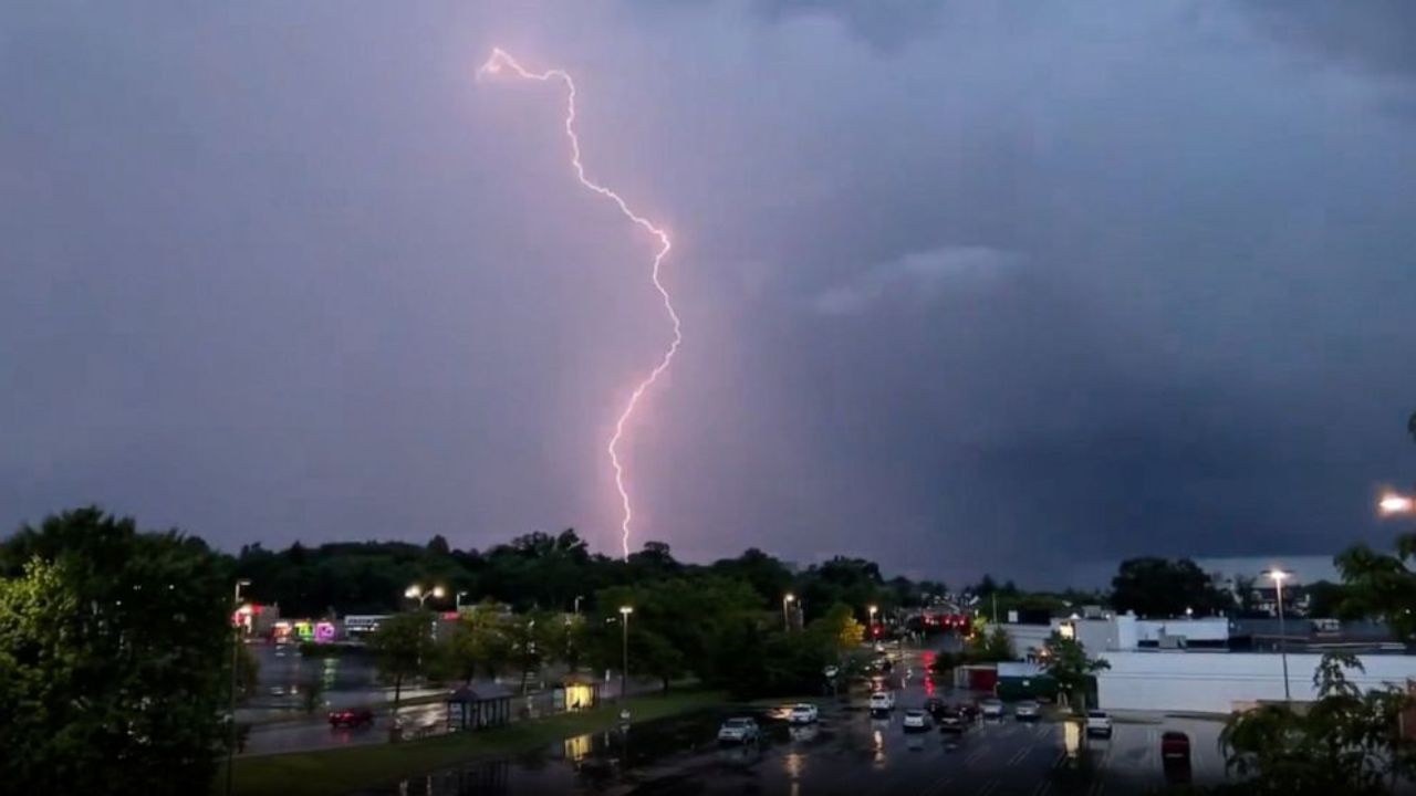 Southeast Illinois Braces for Dangerous Night as Forecasters Warn Storms Could Turn Violent