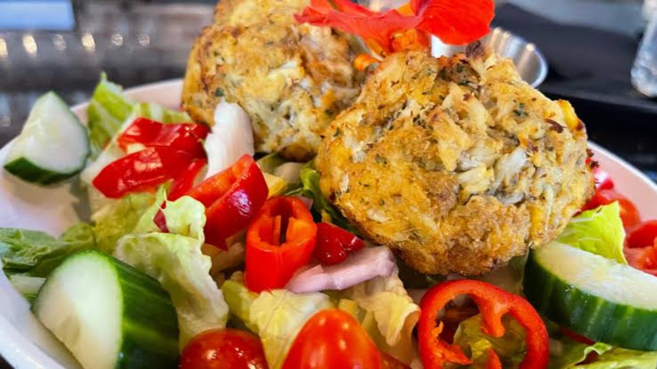 A new waterfront cafe just opened in Fort Pierce — and you can order drinks with breakfast