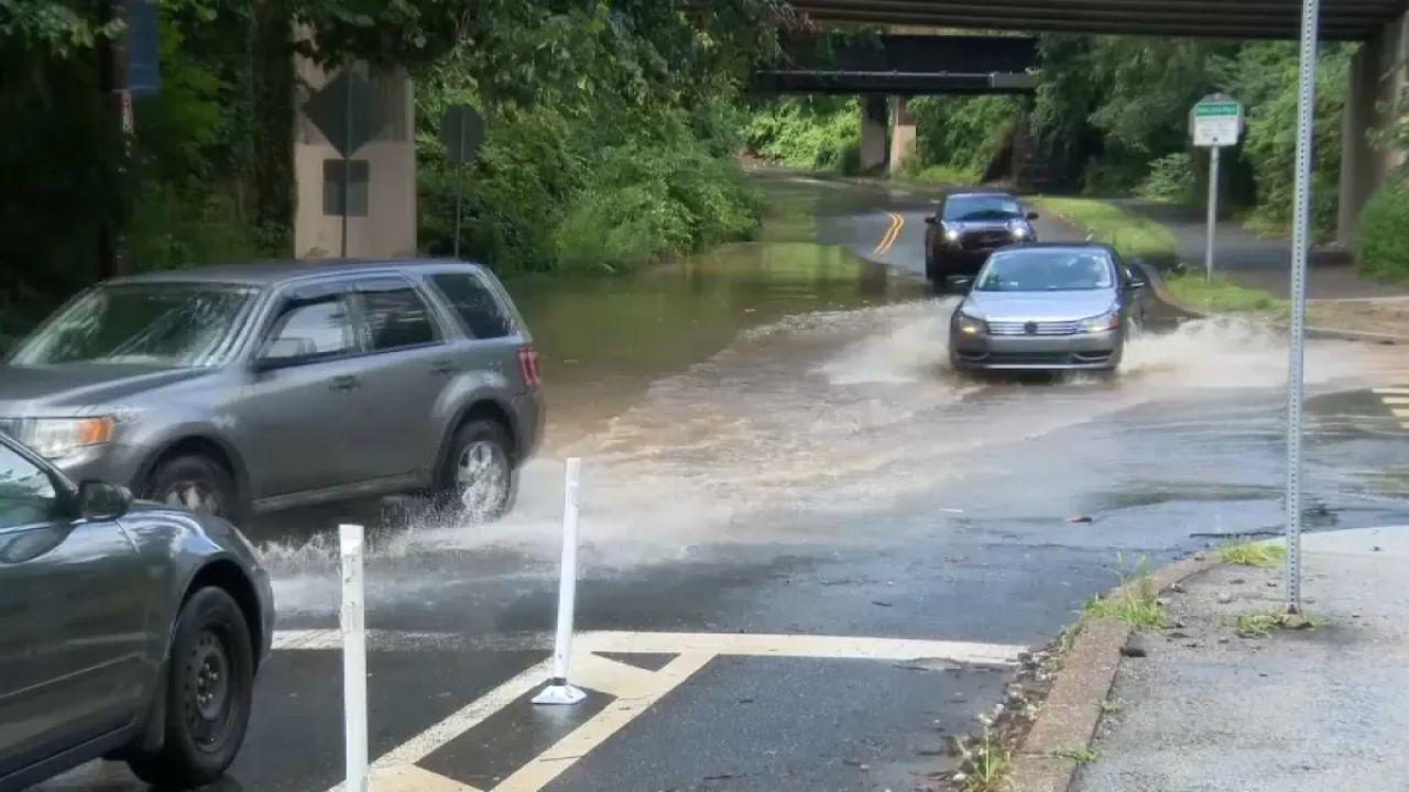 Heavy rain and flash flooding threat is moving into Philadelphia this Sunday evening
