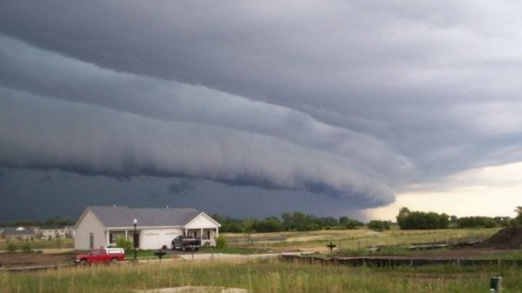Winds Over 75 MPH Could Hit Chicago Today — Here's What's Coming and When