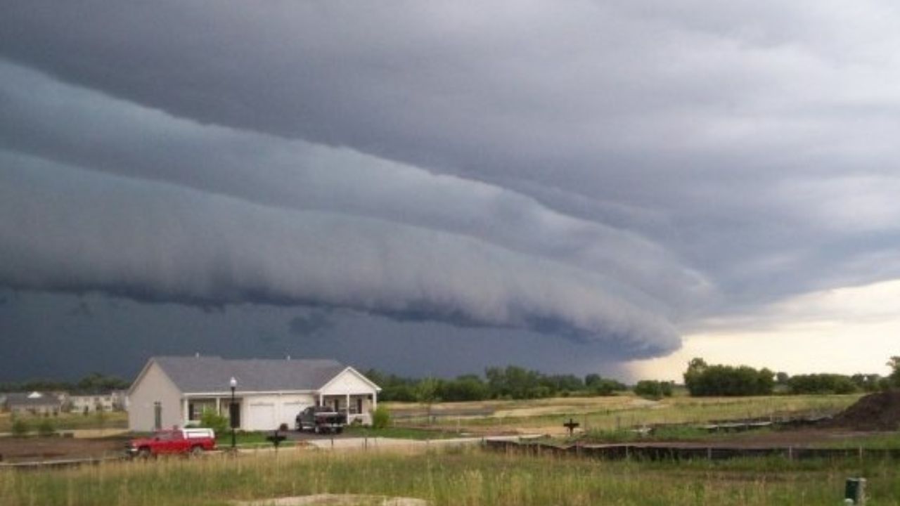 Winds Over 75 MPH Could Hit Chicago Today — Here's What's Coming and When